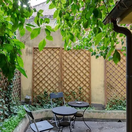 Cozy With Private Garden At Spanishsteps Apartamento